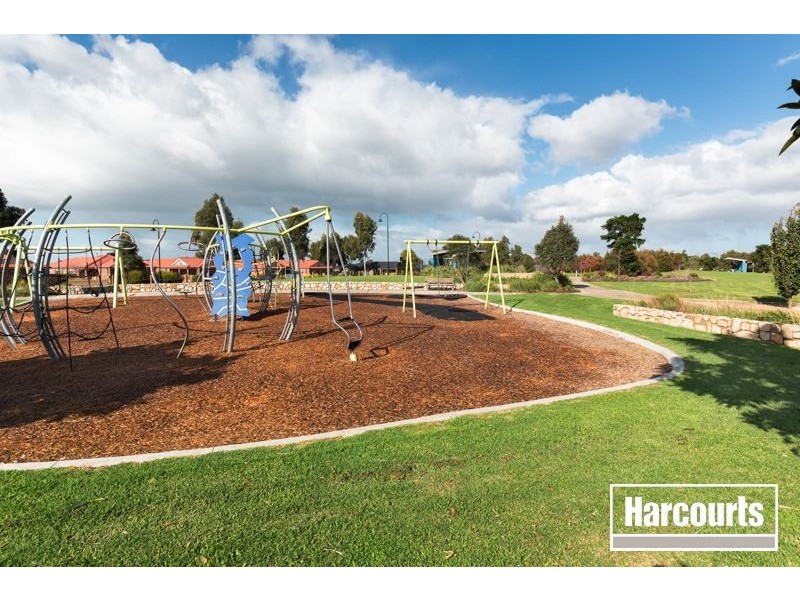 26 Hawkeseye Way, Cranbourne East VIC 3977