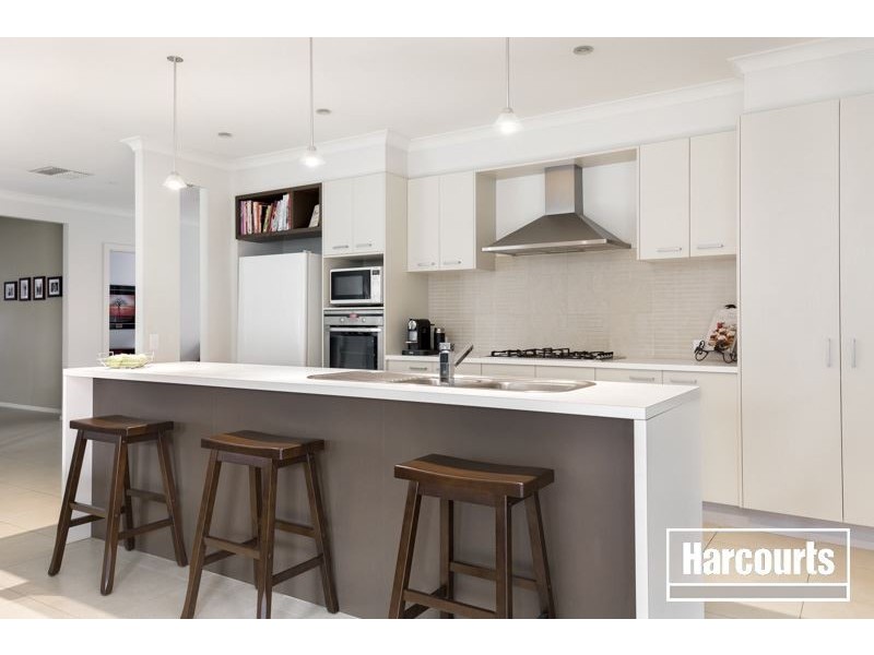 10 Chase Boulevard, Berwick VIC 3806