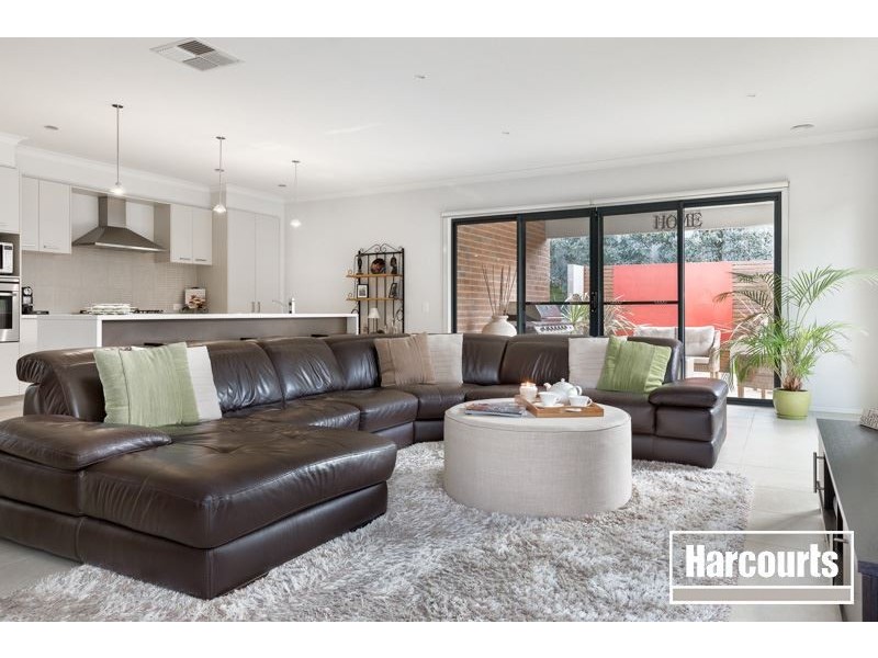 10 Chase Boulevard, Berwick VIC 3806