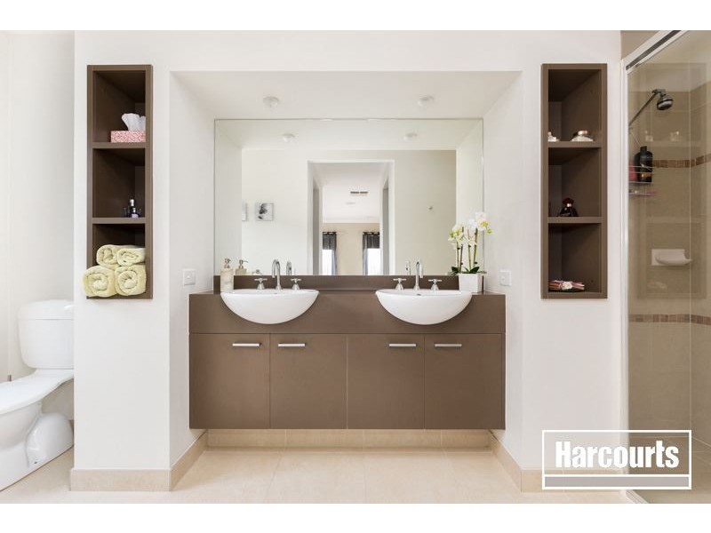 10 Chase Boulevard, Berwick VIC 3806