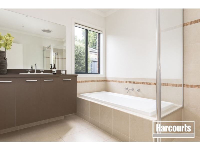 10 Chase Boulevard, Berwick VIC 3806