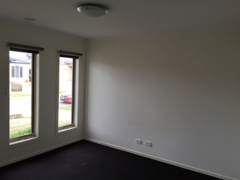 7 Appaloosa Grove, Clyde North VIC 3978