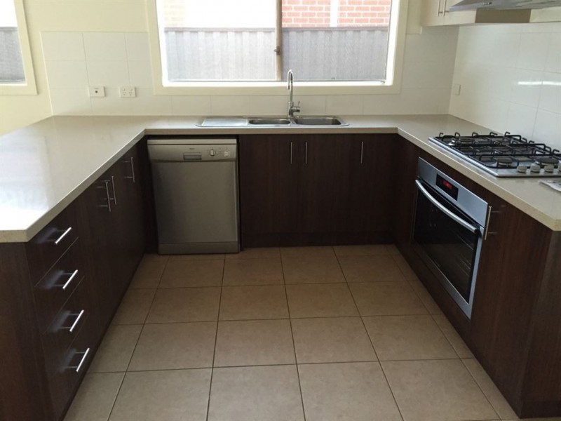 7 Appaloosa Grove, Clyde North VIC 3978