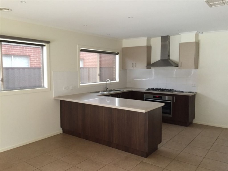 7 Appaloosa Grove, Clyde North VIC 3978