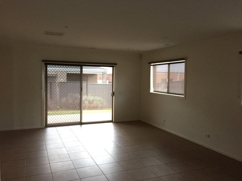 7 Appaloosa Grove, Clyde North VIC 3978