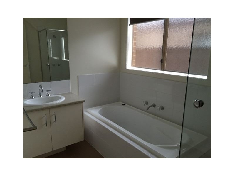 7 Appaloosa Grove, Clyde North VIC 3978