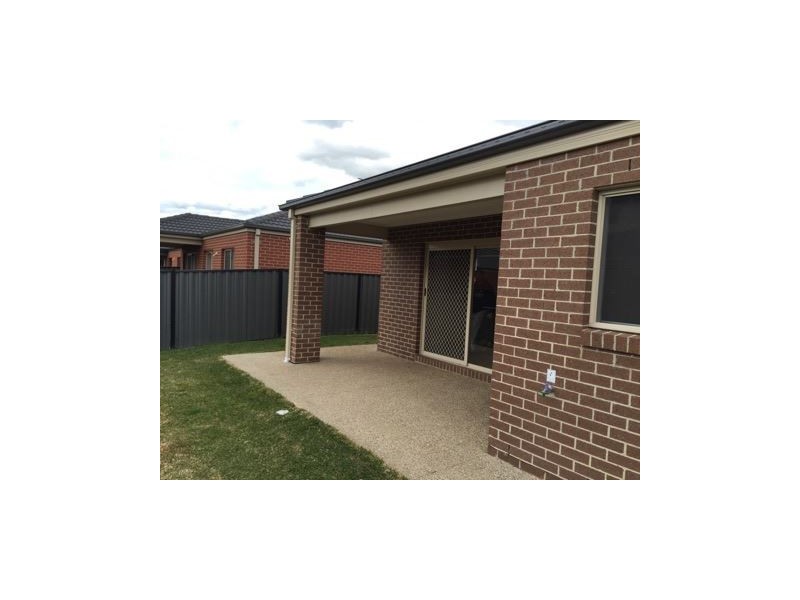 7 Appaloosa Grove, Clyde North VIC 3978