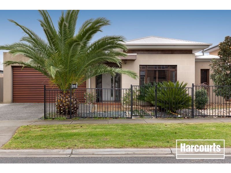 4 Nature Circuit, Cranbourne North VIC 3977