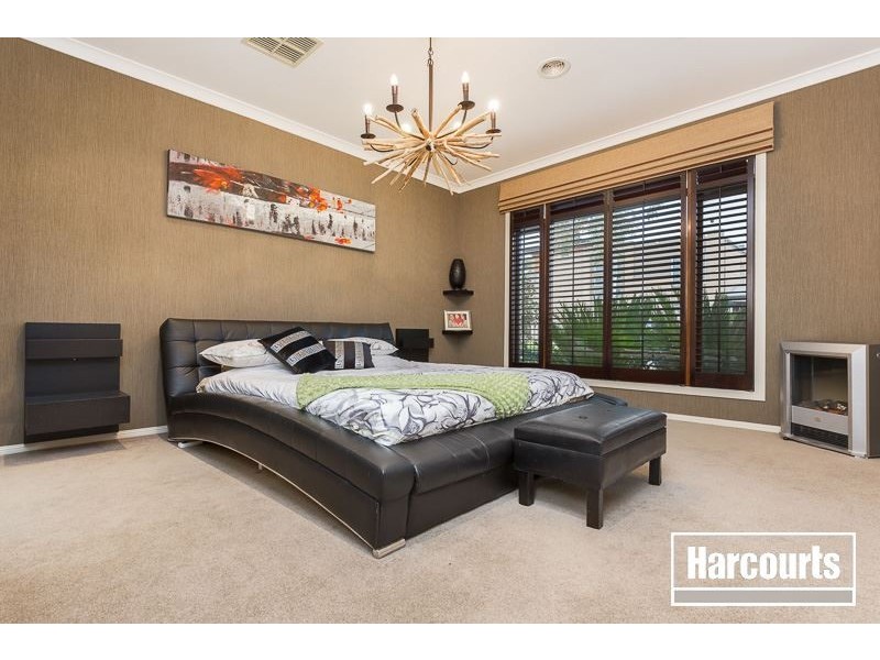 4 Nature Circuit, Cranbourne North VIC 3977
