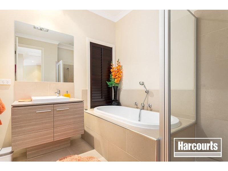 4 Nature Circuit, Cranbourne North VIC 3977