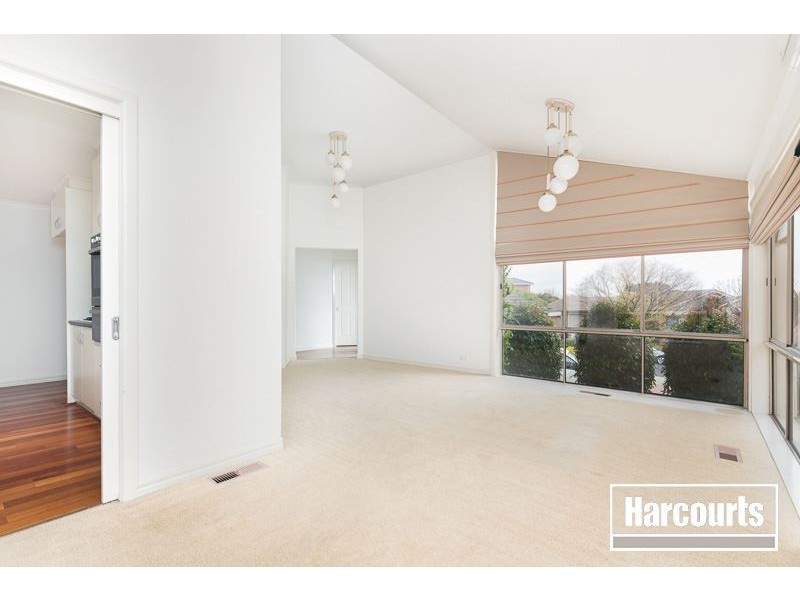 12 Ellaswood Close, Berwick VIC 3806