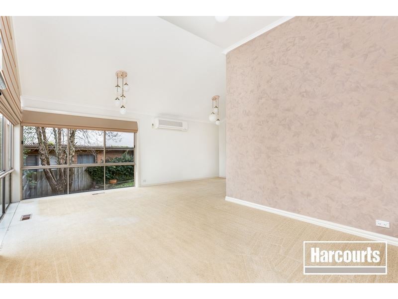 12 Ellaswood Close, Berwick VIC 3806