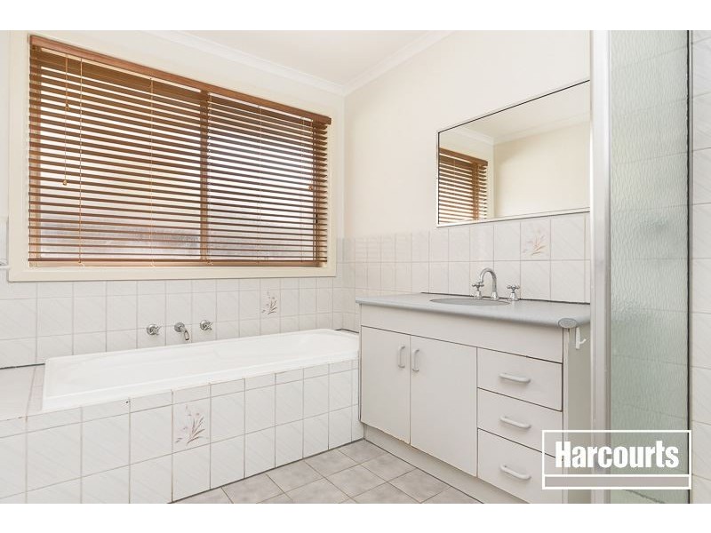 12 Ellaswood Close, Berwick VIC 3806