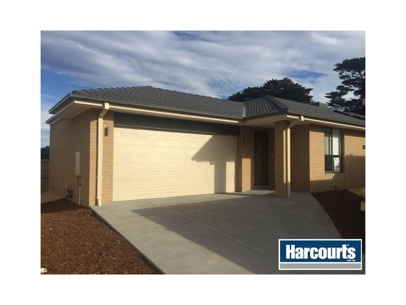 39 Nixon Drive, Berwick VIC 3806