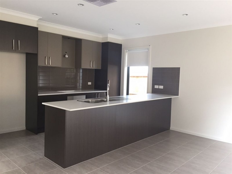 39 Nixon Drive, Berwick VIC 3806