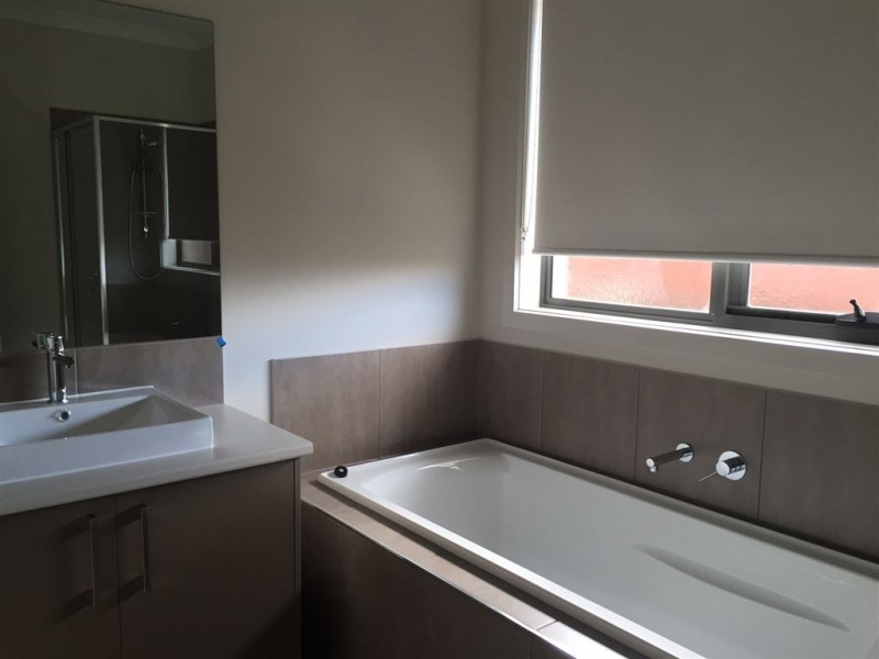 39 Nixon Drive, Berwick VIC 3806