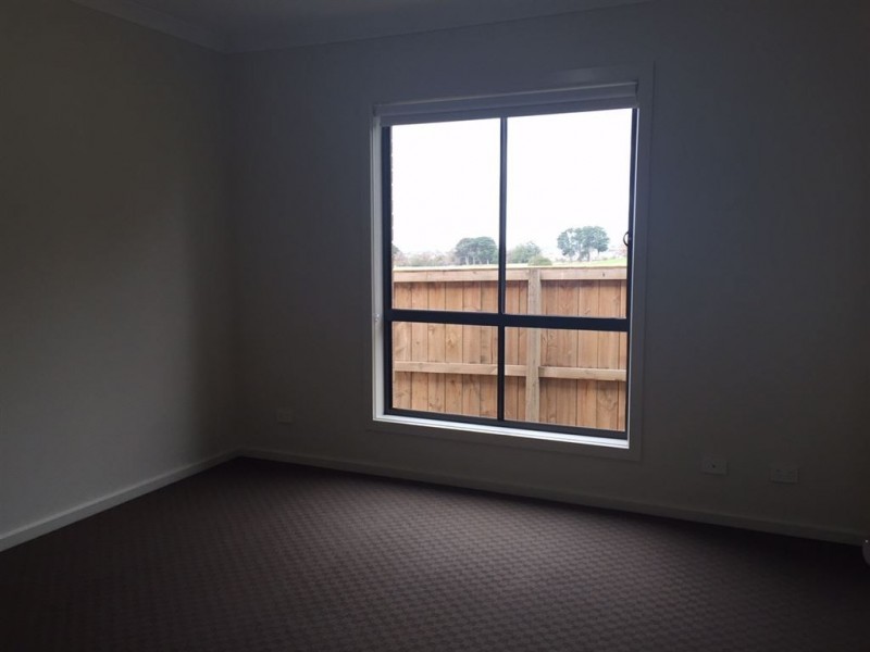 39 Nixon Drive, Berwick VIC 3806