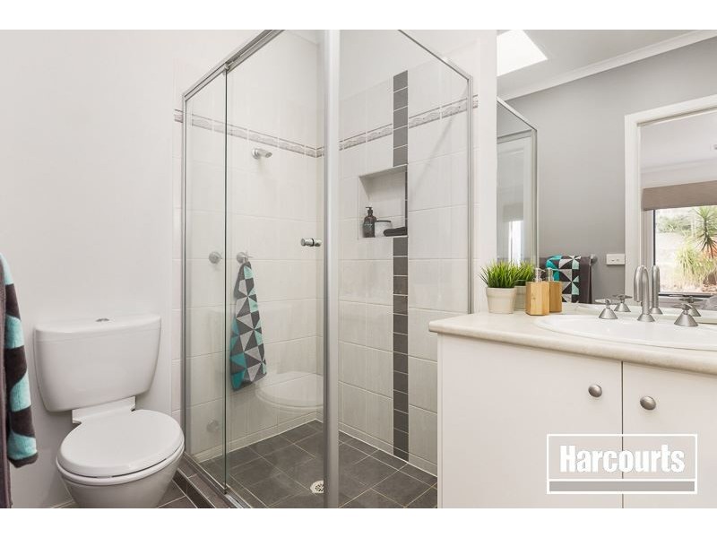 49 Glenview Rise, Berwick VIC 3806