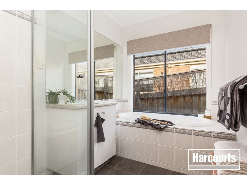 49 Glenview Rise, Berwick VIC 3806