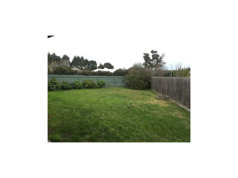 13 Hartsmere Drive, Berwick VIC 3806