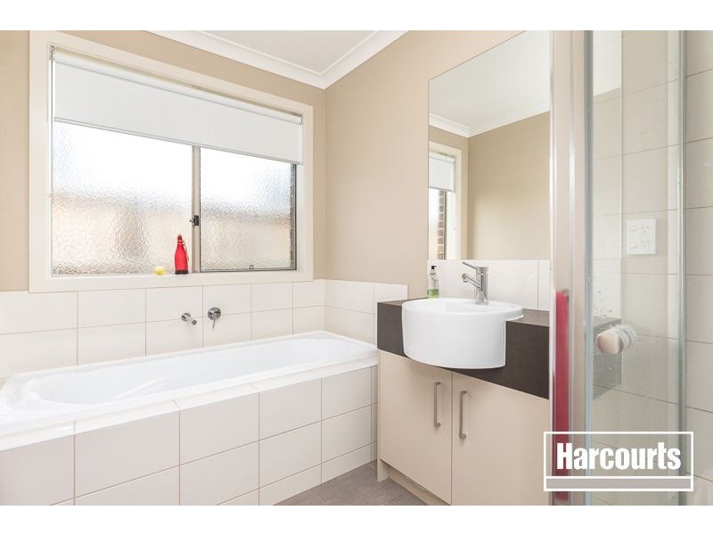 2 Cranbrook Circuit, Officer VIC 3809