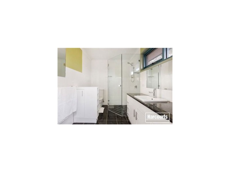 6 Mahogany Avenue, Berwick VIC 3806