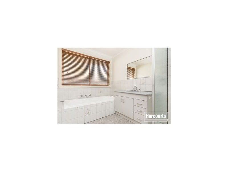 12 Ellaswood Close, Berwick VIC 3806