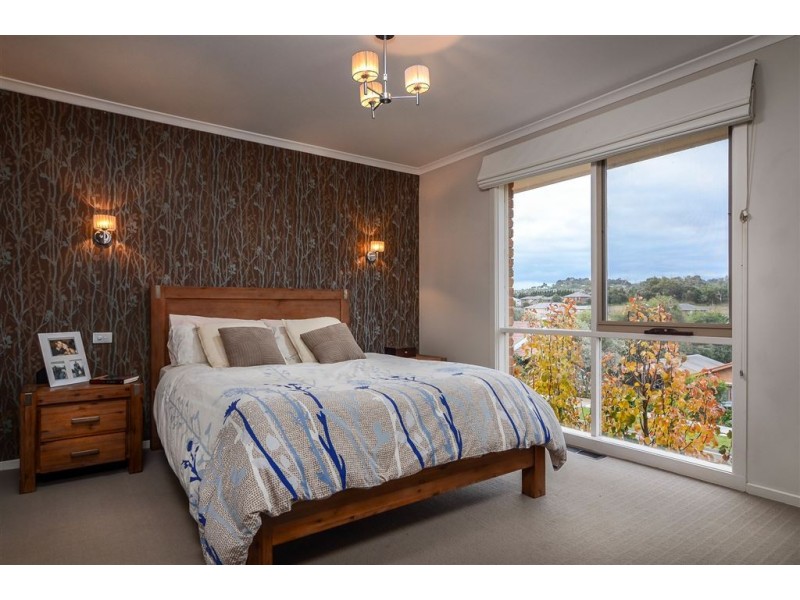 5 Lawrence Drive, Berwick VIC 3806