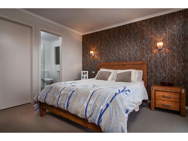 5 Lawrence Drive, Berwick VIC 3806