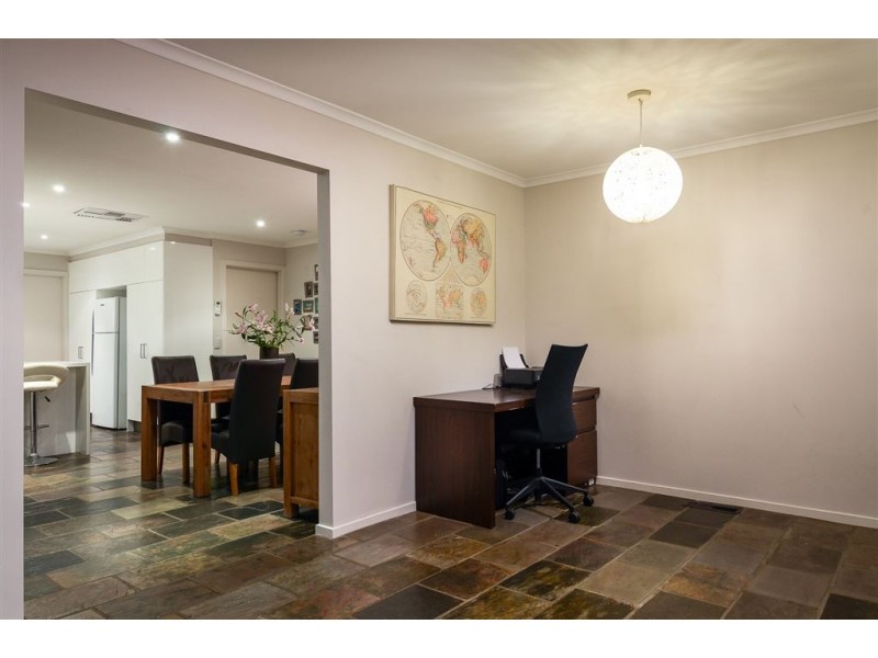 5 Lawrence Drive, Berwick VIC 3806