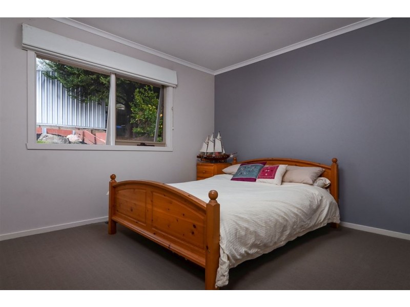 5 Lawrence Drive, Berwick VIC 3806