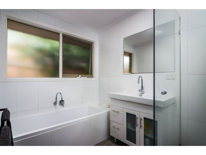 5 Lawrence Drive, Berwick VIC 3806