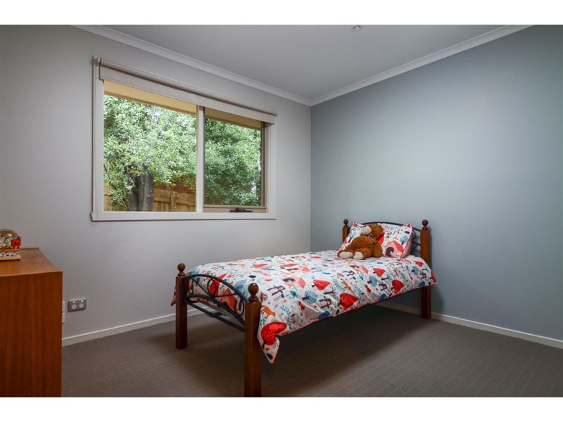 5 Lawrence Drive, Berwick VIC 3806