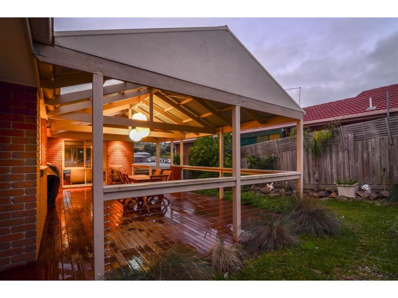 5 Lawrence Drive, Berwick VIC 3806