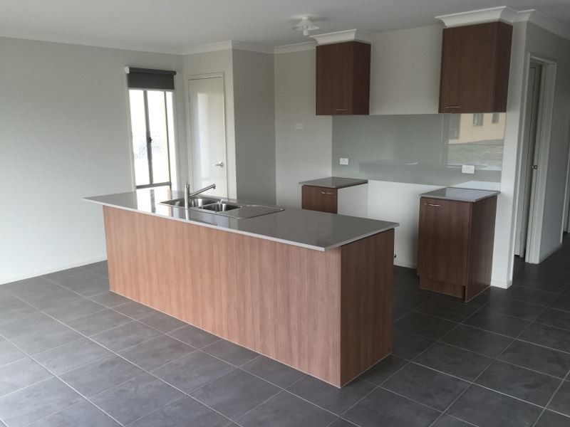 3 Elmtree Crescent, Clyde North VIC 3978