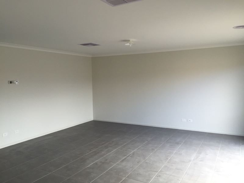 3 Elmtree Crescent, Clyde North VIC 3978