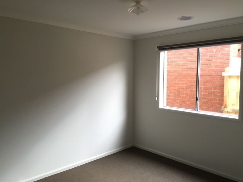 3 Elmtree Crescent, Clyde North VIC 3978