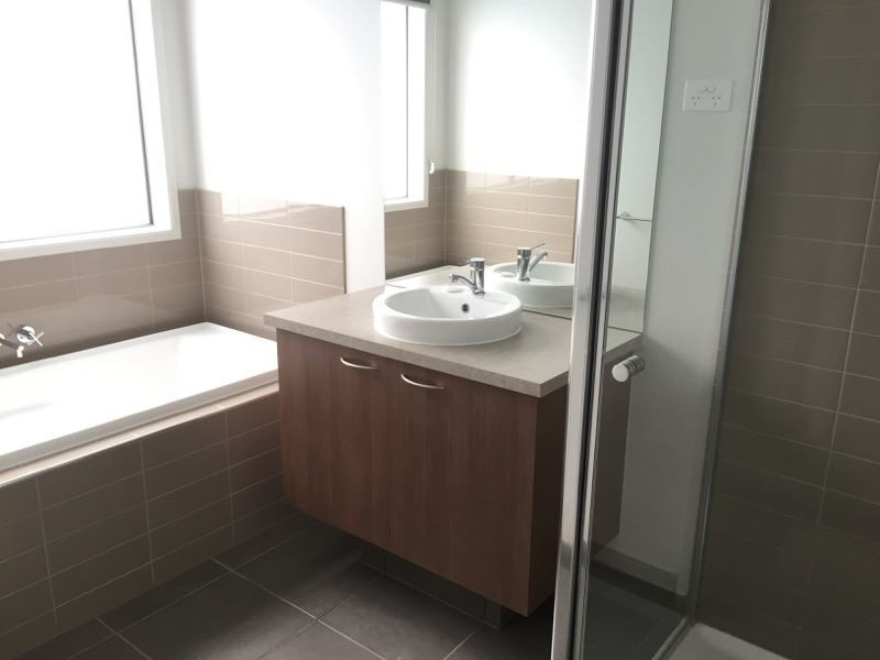 3 Elmtree Crescent, Clyde North VIC 3978