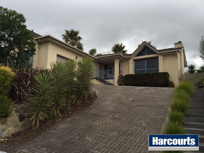 6 Valley View Crescent, Berwick VIC 3806