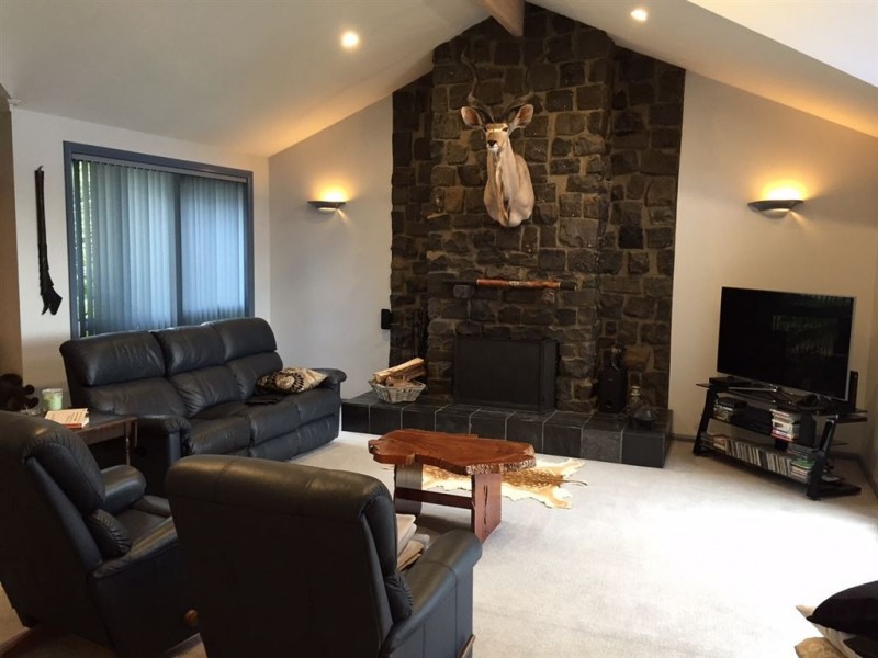 6 Valley View Crescent, Berwick VIC 3806