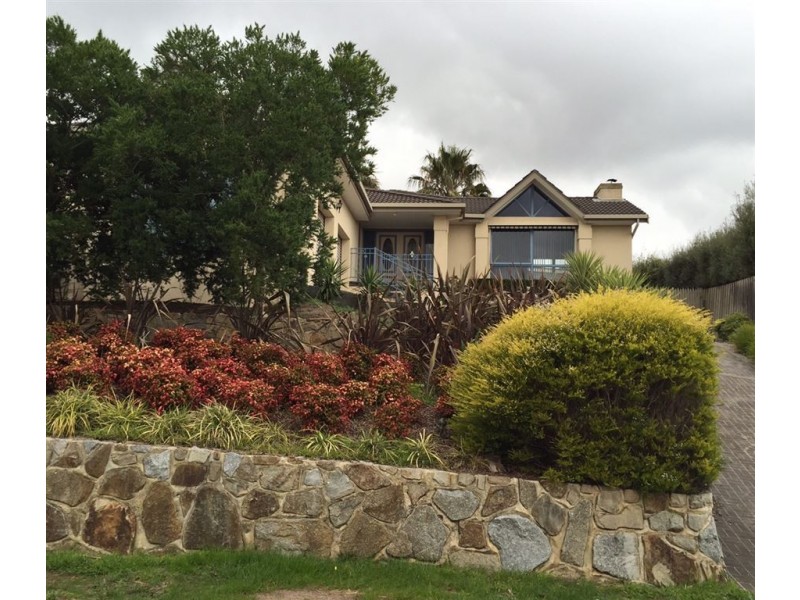 6 Valley View Crescent, Berwick VIC 3806