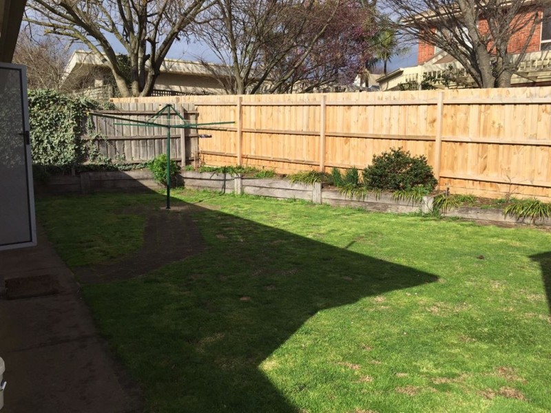 6 Valley View Crescent, Berwick VIC 3806