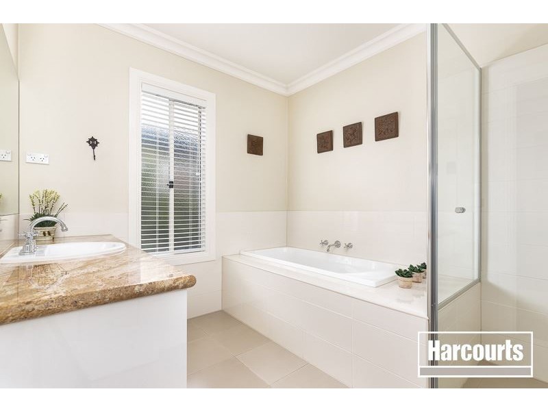 8 Tara Park Close, Narre Warren North VIC 3804