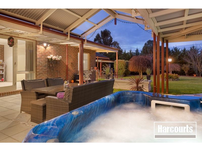 12 Glen Vista Drive, Narre Warren North VIC 3804