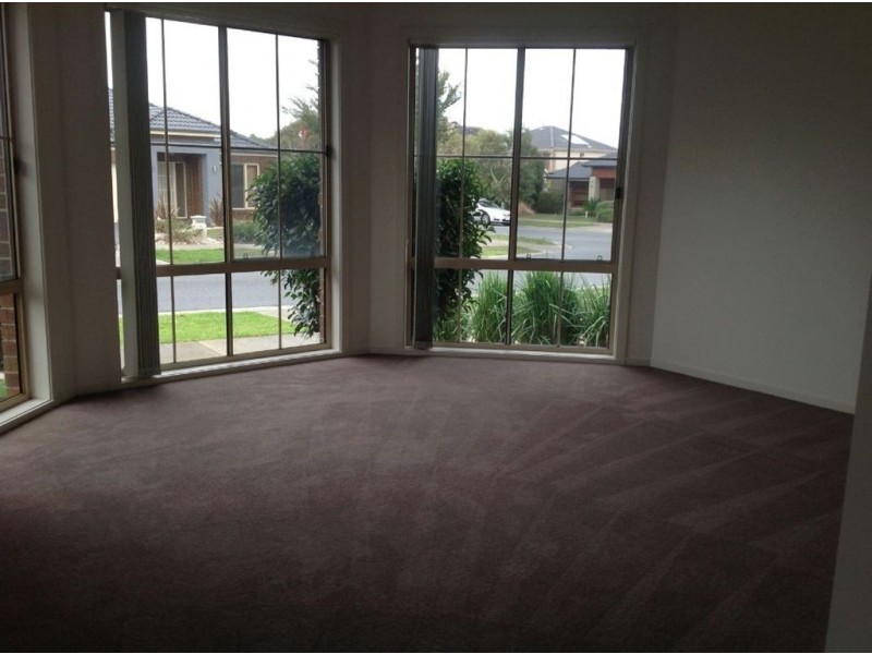 4 Cavalier Drive, Berwick VIC 3806