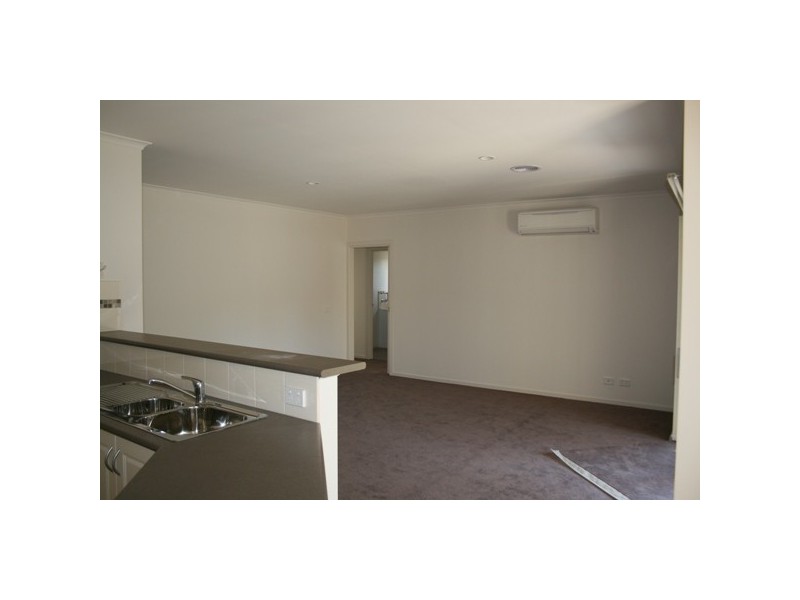 4 Cavalier Drive, Berwick VIC 3806