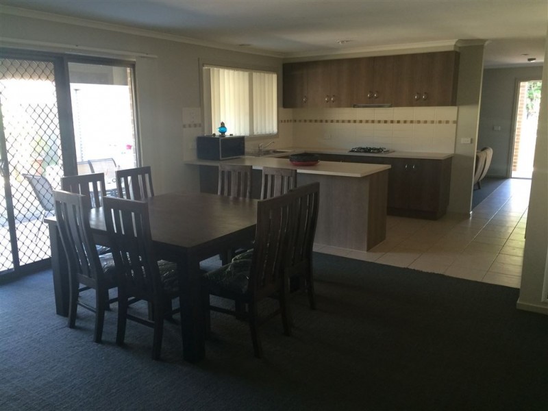 38 Golf Links Road, Berwick VIC 3806