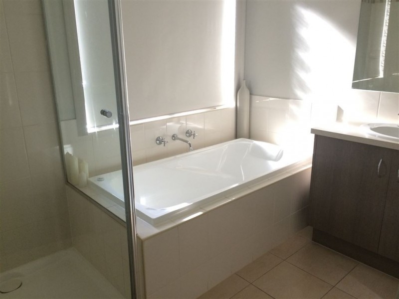 38 Golf Links Road, Berwick VIC 3806