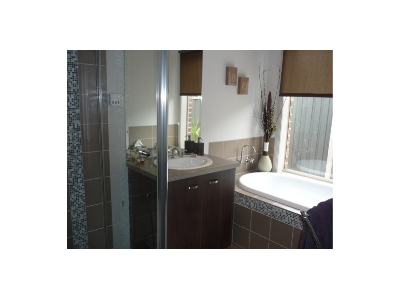 10 Selwyn Court, Berwick VIC 3806