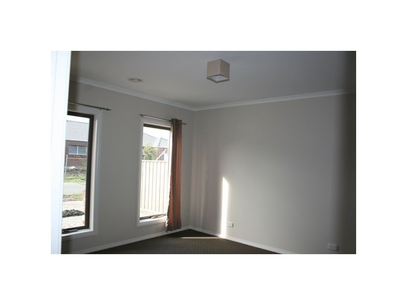 19 Dandelion Drive, Berwick VIC 3806